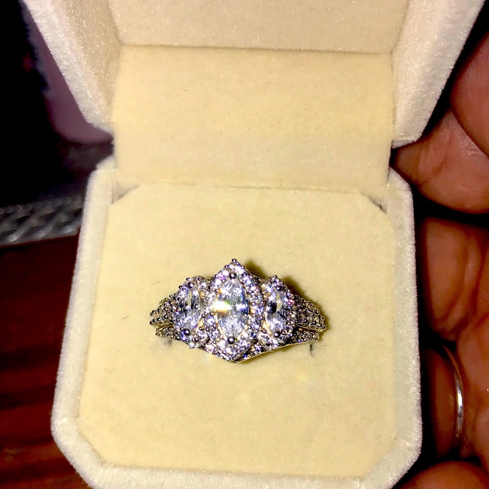 BellaLuce Past,Present,Future Ring❤️Valentines Day